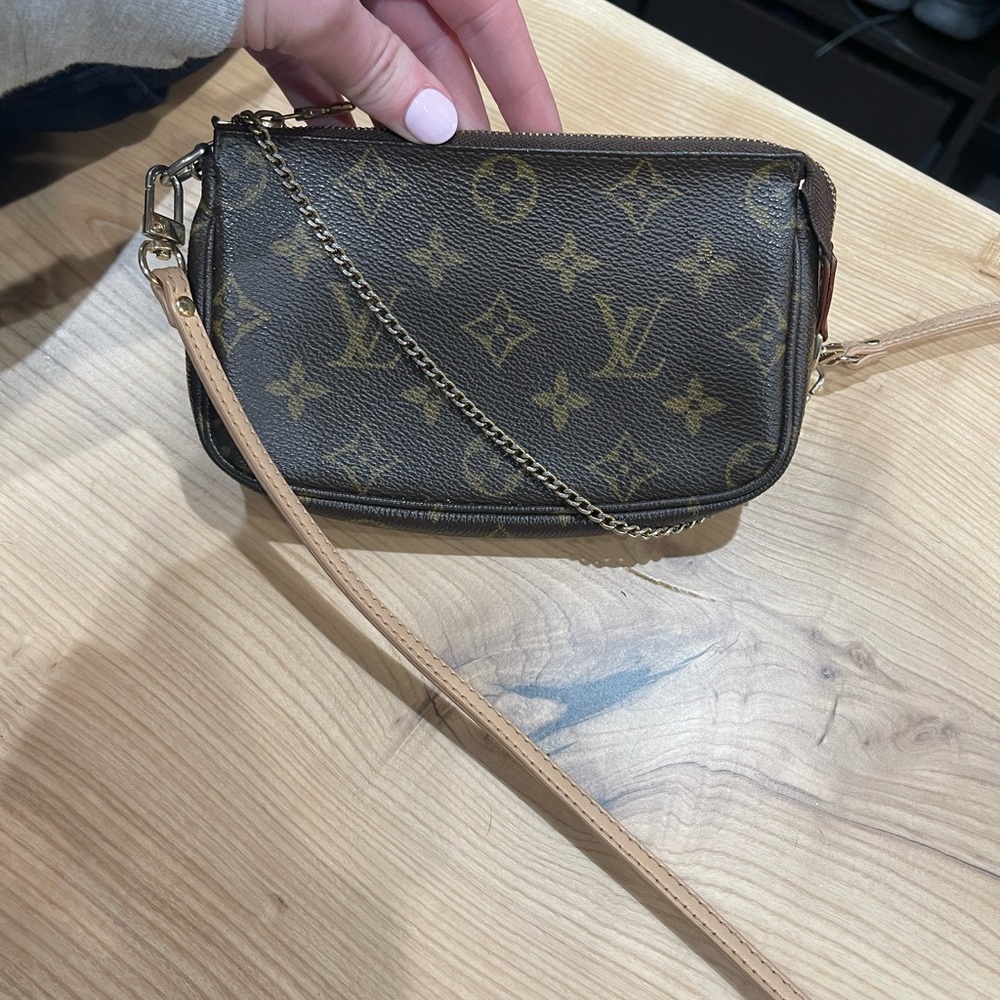 Louis Vuitton Crossbody Purse - Authentic